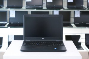 DELL Latitude E5550 | 15,6" FHD | i7-5600U | 16GB DDR3 | 256GB SSD | Intel HD 5500 | WINDOWS 