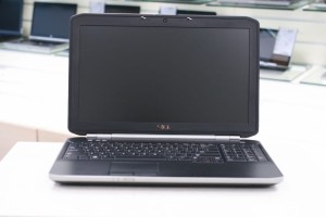 DELL Latitude E5520 | 15.6'' HD | i5-2520M | 8GB DDR3 | 256GB SSD | Intel HD 3000 | WINDOWS 7 PRO