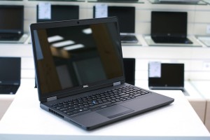 DELL Latitude E5570 | 15,6" FHD DOTYK | i7-6600U | 8GB DDR4 | 256GB SSD | Intel HD 520 + AMD Radeon R7 M360 | WINDOWS 10 PRO