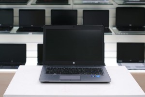 HP EliteBook 840 G2 | 14,1" HD+ | i5-5300U | 8GB DDR3 | 240GB SSD | Intel HD 5500 | WINDOWS 